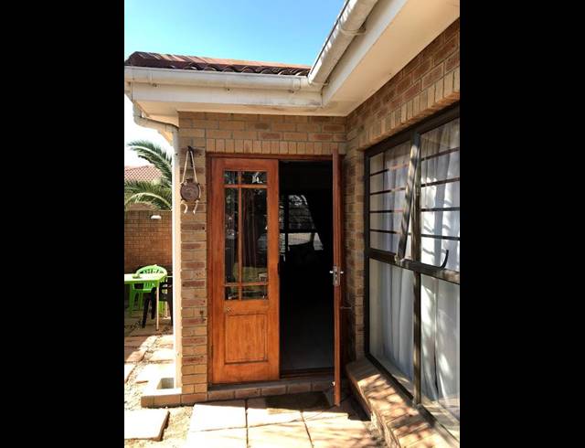 3 BEDROOM TOWNHOUSE FOR SALE IN LANGEBERG HEIGHTS